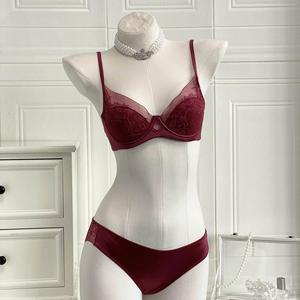 Conjunto de Lencería Sexy Rojo para Mujer, Conjunto de Ropa Interior de Encaje de Alta Calidad, Sujetador con Aros y Relleno Push-Up - Product Image 6