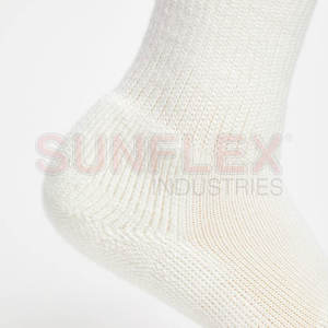 Chaussettes de sport OEM confortables de haute qualité Chaussettes de football tricotées avec logo personnalisé nouveau style pour le printemps - Product Image 6