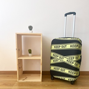 Housse de protection 'Keep Out' pour grande valise (66-76 cm) réutilisable avec fermeture éclair - Product Image 4