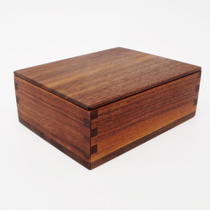 Boîte en acacia noir d'Oregon pour bijoux Cadeaux et artisanat très vendus Boîtes en bois Panneaux muraux Fabriqués en Inde - Product Image 1