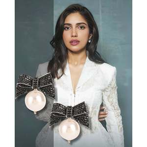 Boucles d'oreilles pendantes tendance avec design diamant noir - Product Image 1