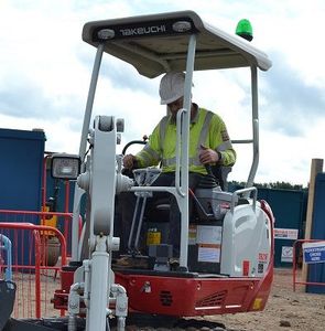 Mini-excavatrice Takeuchi TB216 d'occasion pour travaux de terrassement - Product Image 3