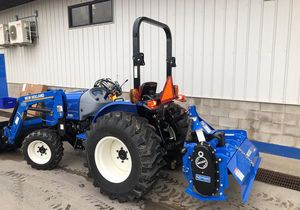 Tracteur compact abordable avec accessoires pour petites exploitations agricoles - Product Image 2