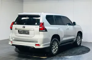 Prado GXR 2.7L (164 HP) 4WD (7 Plazas) de Primera Calidad, Excelente Estado, Mejor Oferta - Product Image 5