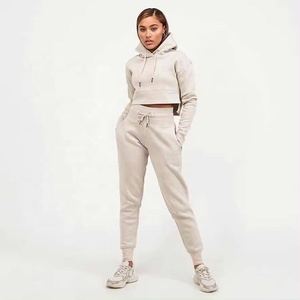 Logo personnalisé femmes recadrée pull à capuche femmes couleur unie à manches longues haut court à capuche femmes survêtement - Product Image 1