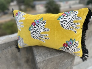 Diseño Floral de campo rústico 18x18 pulgadas Mezcla de algodón suave Cierre de cremallera Cojín de girasol Posicionadores de almohadas funcionales - Product Image 4