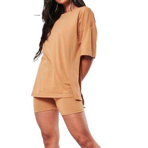 Vêtements d'été surdimensionnés prêts à être expédiés avec logo personnalisé pour femmes t-shirts et ensemble de t-shirts en coton doux et de polyester - Product Image 4