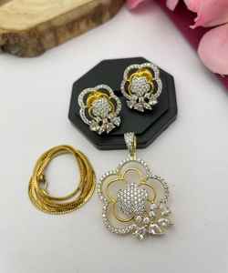 จี้ CZ ทันสมัยพร้อมโซ่สำหรับผู้หญิงชุดสร้อยคอจี้ดีไซน์แตกต่างกันเหมาะสำหรับงานปาร์ตี้และชุดลำลองคุณภาพระดับพรีเมียม - Product Image 1