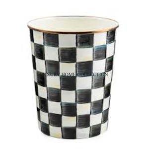 Cubo de basura de metal de diseño vintage de primera calidad con un acabado a prueba de herrumbre ideal para interiores de casas clásicas o espacios profesionales - Product Image 1