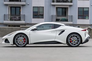 Emira V6 First Edition 2024 USADO, Bajo Kilometraje, Motor en Buen Estado, Transmisión Automática, Techo Panorámico, Faros LED, Listo para Enviar - Product Image 4