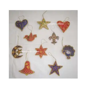 闪光什锦形状圣诞树装饰品，彩色织物材料衣架，装饰设计有珠子扎里刺绣