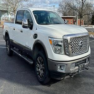 Nissan Titan XD Platinum Reserve 2016, moteur 5.0L Turbodiesel V8, transmission automatique (6 vitesses), propulsion arrière. - Product Image 1