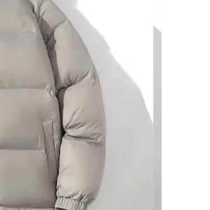 เสื้อแจ็คเก็ตพัฟเฟอร์แบบกำหนดเองสำหรับฤดูหนาว พร้อมปกคอตั้ง มีฮู้ด กันน้ำและกันลม พร้อมโลโก้ด้านหน้า - Product Image 3