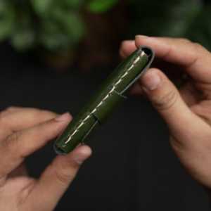 งานฝีมือหนัง WF หมายเลข กระเป๋าใส่บัตรเครดิตขนาดกะทัดรัด 101 สลิม คอมแพค หนังวัวแท้ สีเขียวเข้ม รับประกัน 5 ปี - Product Image 5