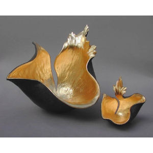 Plateau de service en métal à motif de feuilles de design industriel artistique avec surface texturée, parfait pour la présentation de desserts à affichage de fruits - Product Image 6