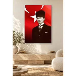 Portrait de Fida Ataturk devant le drapeau à croissant et étoile, impression sur toile - Product Image 5