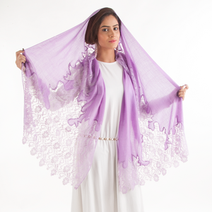 Écharpe de styliste en laine Fine, belle conception, étole en dentelle, pleine longueur, tendance pour femmes, disponible à un prix raisonnable - Product Image 1