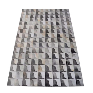 Tapis d'intérieur de luxe géométriques à poils ras en cuir de vachette brodé à la main, de haute qualité et élégants, pour usage domestique, vente en gros - Product Image 1