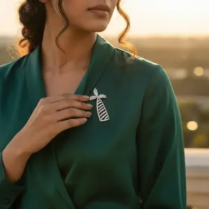 Colgante de Plata 925 con Palmera y Diamantes para Mujer, Elegante Joyería - Product Image 3