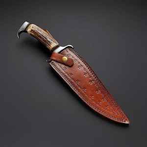 Cuchillo de Caza y Camping de Acero de Damasco Hecho a Mano, Mango de Hueso, Borde Parcialmente Dentado, Diseño Compacto y Ligero, 3 Años de Garantía - Product Image 3