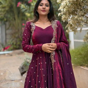Vente chaude nouvelle robe de créateur à la mode Anarkali pour les femmes à manches longues belle Georgette pour les mariages indiens et pakistanais - Product Image 3