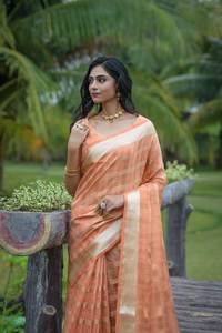 Nouveau saree en soie Lichi doux de vêtements de fête de créateur personnalisé avec chemisier attaché Letest matériel pour femme vente en gros et fournisseur - Product Image 2