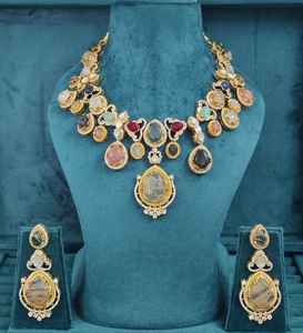 Collier en moissanite en laiton avec de magnifiques boucles d'oreilles, ensemble inspiré de Sabyasachi, parfait pour les mariages, les tenues de soirée, ensemble de luxe - Product Image 3