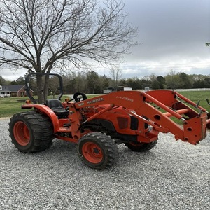 Tracteur Kubota L4600 maintenant disponible livraison rapide qualité supérieure parfait pour les travaux agricoles et les tâches de jardinage - Product Image 6