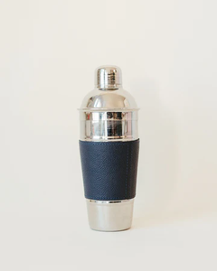 Élevez votre jeu de mixologie avec le shaker à cocktail classique Élégance intemporelle et design fonctionnel idéal pour les bars et les multi-usages - Product Image 3