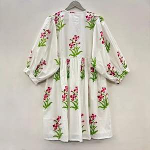 Vestido Midi Kyra de algodón bohemio de alta calidad para mujer, estampado de bloques florales rosas, corte corto, regalo perfecto para los seres queridos - Product Image 5