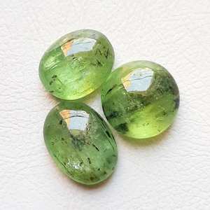 ธรรมชาติ 100% Tp คุณภาพรูปไข่สีเขียว Cyanite พร้อมแบนกลับ Cabochon อัญมณีสําหรับเครื่องประดับทําในราคาไม่แพงจํานวนมาก - Product Image 1