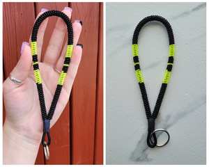 Porte-clés fait main avec perles en bois et anneau en acier inoxydable | Porte-clés coloré en perles de bois et acier inoxydable | VRNQ - Product Image 5