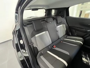 รถยนต์โอเปิ้ล คูเป้ ทูร์โบ R18 ปี 2024 เบาะหนัง ขับเคลื่อนสี่ล้อ ไมล์น้อย เกียร์อัตโนมัติ พวงมาลัยซ้าย สีเข้ม ใช้เชื้อเพลิงทั้งน้ำมันและไฟฟ้า - Product Image 3