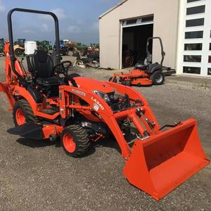 Mini-tracteur Kubota BX23S avec chargeur/pelleteuse et tondeuse centrale de 60 pouces - Product Image 2