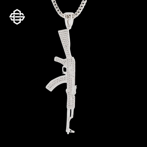 Collar de Moda Hip Hop con Colgante de Rifle de Asalto AK-47 con Incrustaciones de Circonitas Cúbicas Plateadas para Hombre - Product Image 2