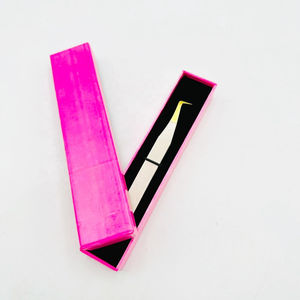 Pince à épiler 90 degrés de type L avec logo personnalisé, pointes en acier inoxydable plaqué or avec poudre nue, cils lisses et soins personnels - Product Image 1