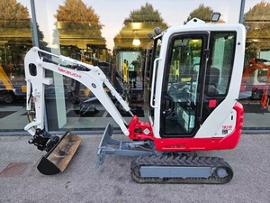 Miniexcavadora Takeuchi TB216 Usada con Motor Incluido, Peso 2500 kg, 4001-6000 Horas de Uso - Product Image 2
