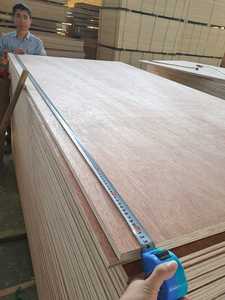 Contreplaqué d'acacia plaqué Bintangor au design moderne, 4x8 pieds, 9-21 mm, qualité supérieure E2, faible émission de formaldéhyde, meubles, 1 an - Product Image 4