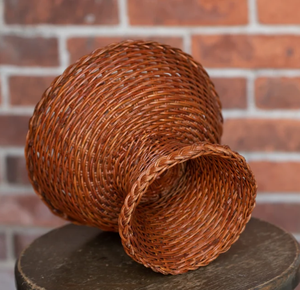 Panier piédestal en osier Vintage de conception originale du fabricant vietnamien - Product Image 5