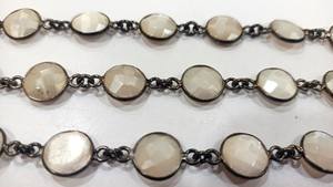 Cadena de conector de bisel de 12mm con forma de moneda recubierta AB de piedra lunar blanca Natural vendida por pie - Product Image 2