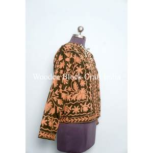 Chaqueta de Terciopelo de Algodón Bordada Floral al por Mayor, Chaqueta Ecológica para Mujer, Abrigo Étnico Suzani Hecho a Mano para Mujer - Product Image 1