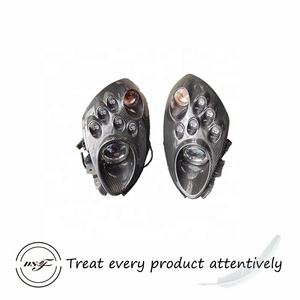 ไฟหน้าเป็นหลอดฮาโลเจนและไฟสูงสำหรับรถยนต์อัลฟา โรเมโอ 4C - Product Image 5