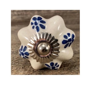 Bleu et blanc couleur fleur forme peint à la main en céramique armoire commode tiroirs cuisine porte poignée meubles pour la maison - Product Image 4