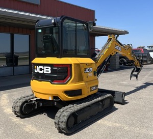 Mini pelle JCB 35Z-1 mini pelle à queue zéro équipée d'une lame de bulldozer hydraulique à 4 voies et d'un pouce hydraulique - Product Image 1