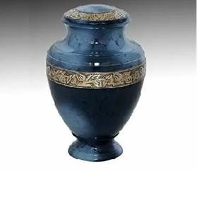 Urna de cremación de latón hecha a mano para cenizas funerarias Urnas de diseño tradicional con talla de banda para cenizas humanas adultas - Product Image 3