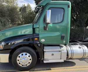 El mejor!! Camión Freightliner Cascadia 125 de 2021 con Eje Tándem, Transmisión Manual de 10 Velocidades, Cabina y Chasis Usados, LISTO PARA ENVIAR - Product Image 3