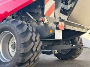 Presse à balles agricole Kronee Comprima V 150 XC pour fourrage, usage intensif, 3500 kg, garantie 1 an, composants essentiels du moteur et de la boîte de vitesses - Product Image 3