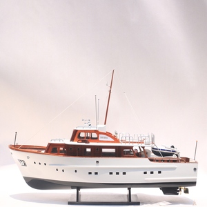 Modelo de Yate a Motor Sans Souci de 1955, Barco de Madera Pintado a Mano en Estilo Náutico, Diseño Europeo Personalizado - Product Image 1