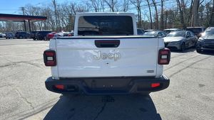Jeep Gladiator Overland Pickup 4D 5 FT Automático 2020 - Product Image 3