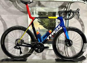 Ready to Ship Brand New Treks Madone SLR <b>9</b> AXS Gen 8 (2025) - Product Image 4
